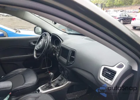 2019 Jeep Compass Latitude 4X4 из США, поврежденный, VIN 3C4NJDBB8KT828747